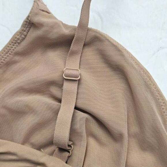 SKIMS CROSS FRONT BRA NWT - Picture 7 of 8